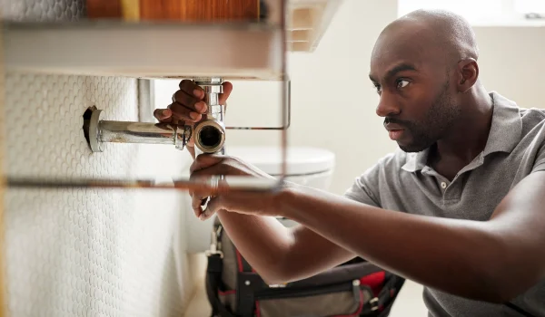 a male plumber fixing a bathroom faucet from Emergency Plumber Round Rock in Round Rock, TX - Round Rock, TX a male plumber fixing a bathroom faucet from Emergency Plumber Round Rock in Round Rock, TX - Round Rock, TX