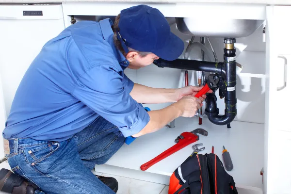 a male plumber fixing a toilet from Emergency Plumber Round Rock in Round Rock, TX a male plumber fixing a toilet from Emergency Plumber Round Rock in Round Rock, TX